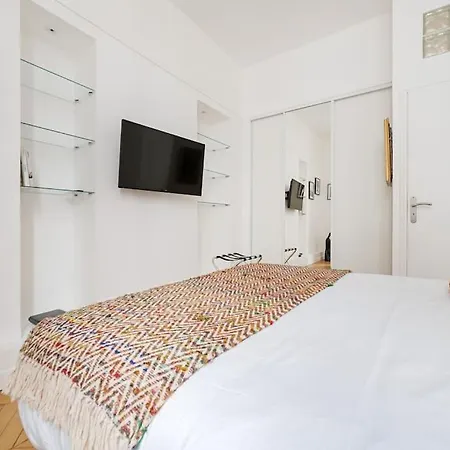 Luxe 1-br Gem Louvre & Opera Париж